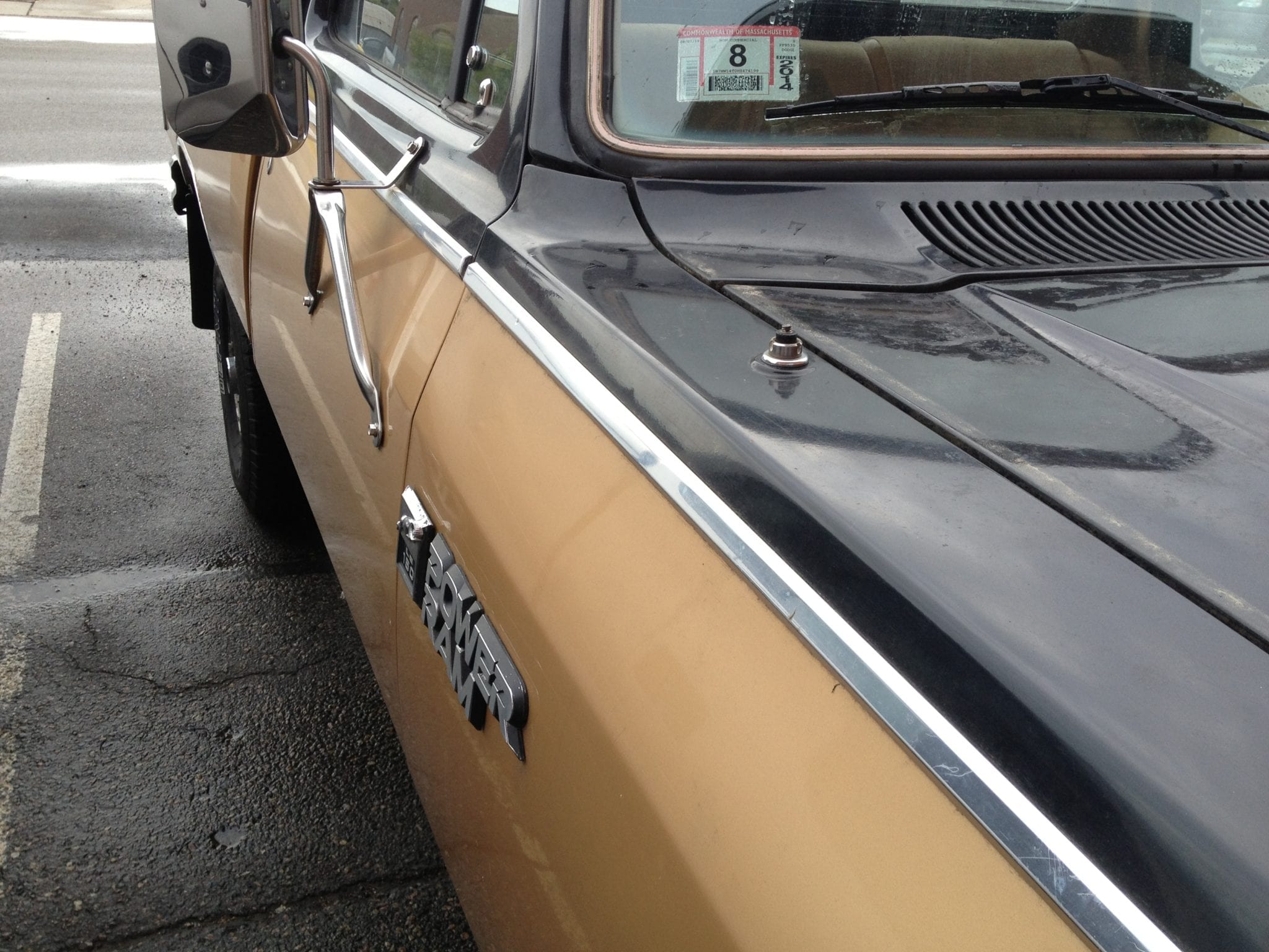 Dodge W150 broken antenna